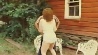 Тања Тејт и замокот Џони во Моите пријатели Жешката мајка - 2022-04-11 00:22:28